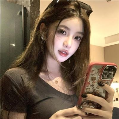 我们在黑夜中相拥